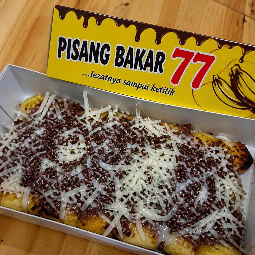 Pisang Bakar 77 Es Teler 77 dengan susu kental manis dan keju